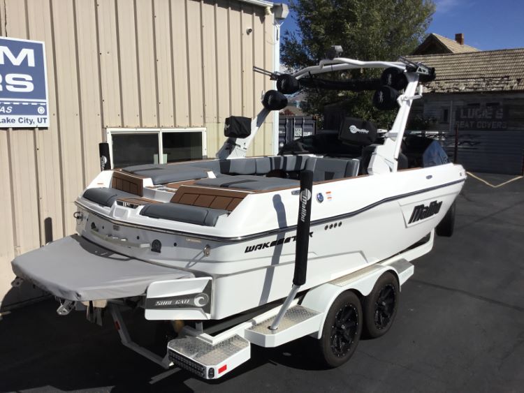 Malibu 23 LSV Wakesetter W/G5 Tower and Factory Bimini Double Up Storage Cover - Image 10