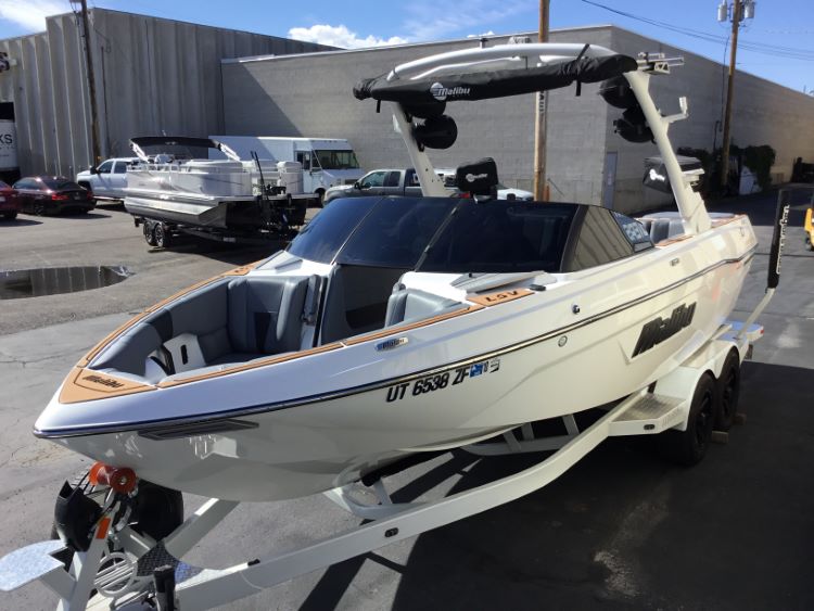 Malibu 23 LSV Wakesetter W/G5 Tower and Factory Bimini Double Up Storage Cover - Image 14