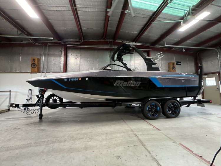 Malibu 24 MXZ Cinch Cover - Image 8