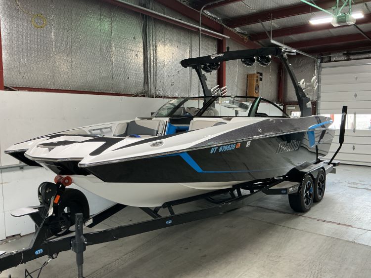 Malibu 24 MXZ Cinch Cover - Image 9