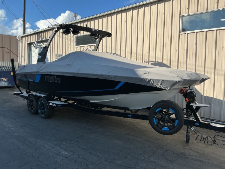 Malibu 24 MXZ Cinch Cover - Image 3