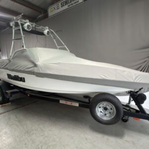 Malibu Wakesetter with Skylon Swoop Tower Cinch Cover