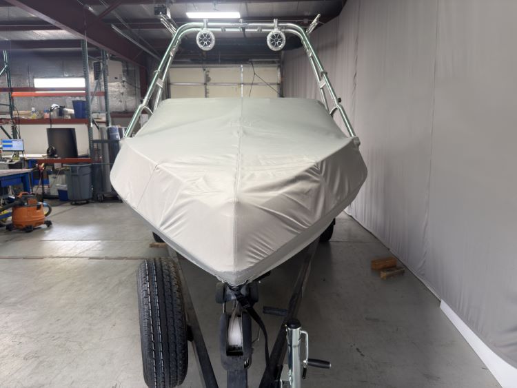 Malibu Wakesetter with Skylon Swoop Tower Cinch Cover - Image 3