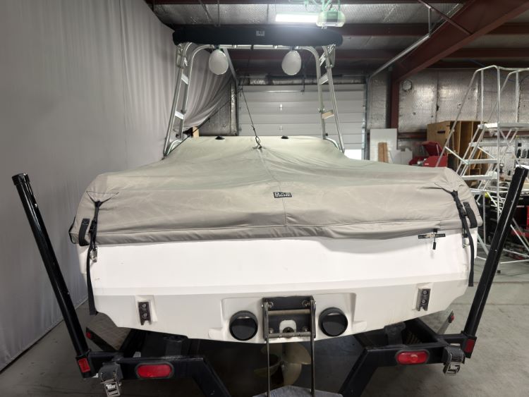 Malibu Wakesetter with Skylon Swoop Tower Cinch Cover - Image 5